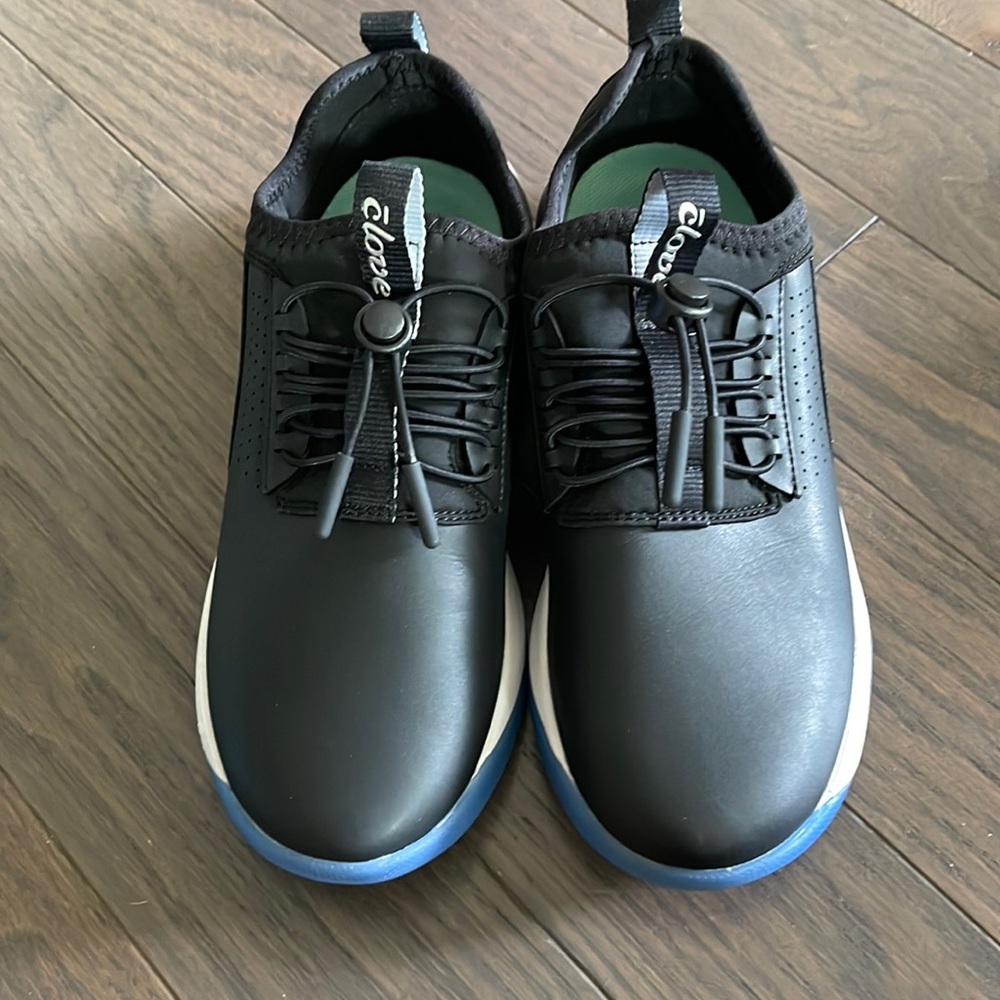 Cloves black sneakers with blue bottoms